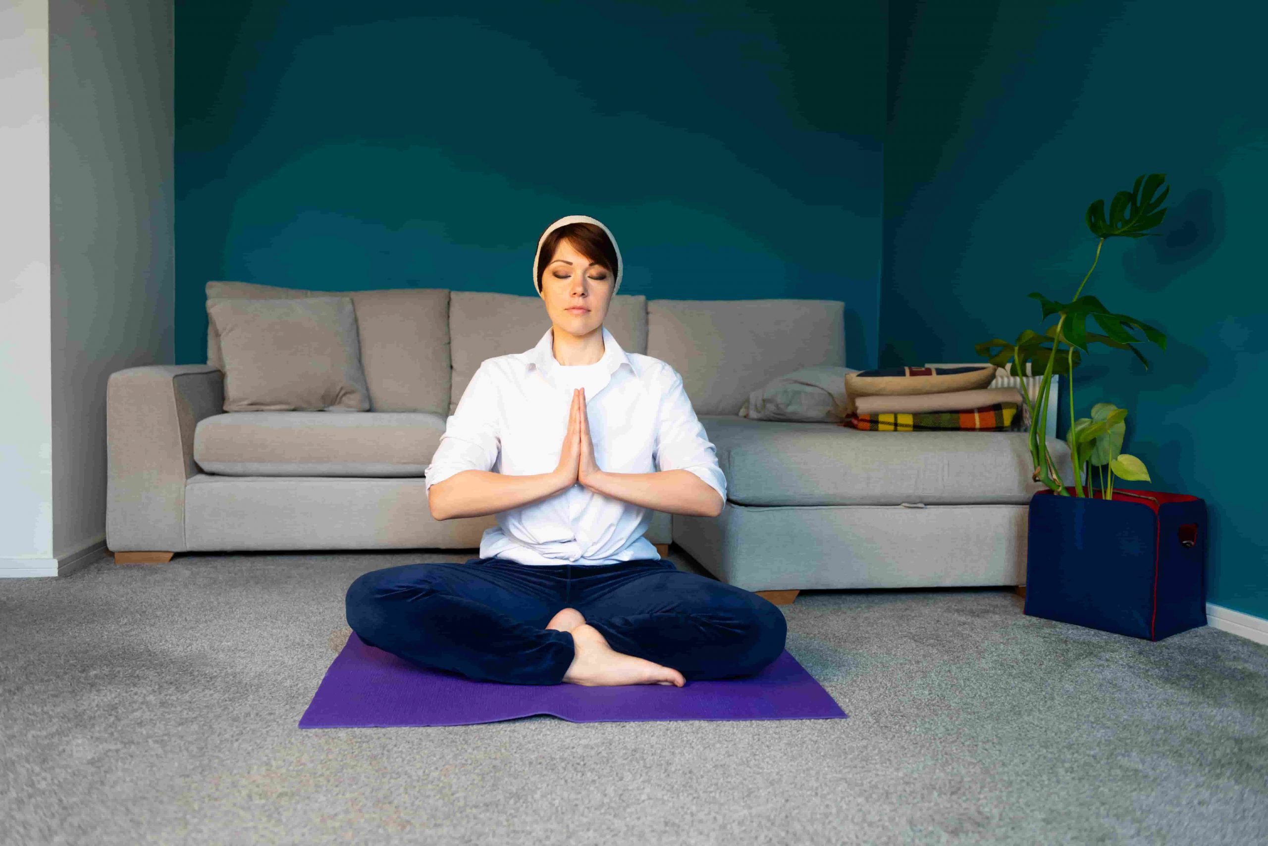 Prática de Yoga Vinyasa com Thaysse Bettin