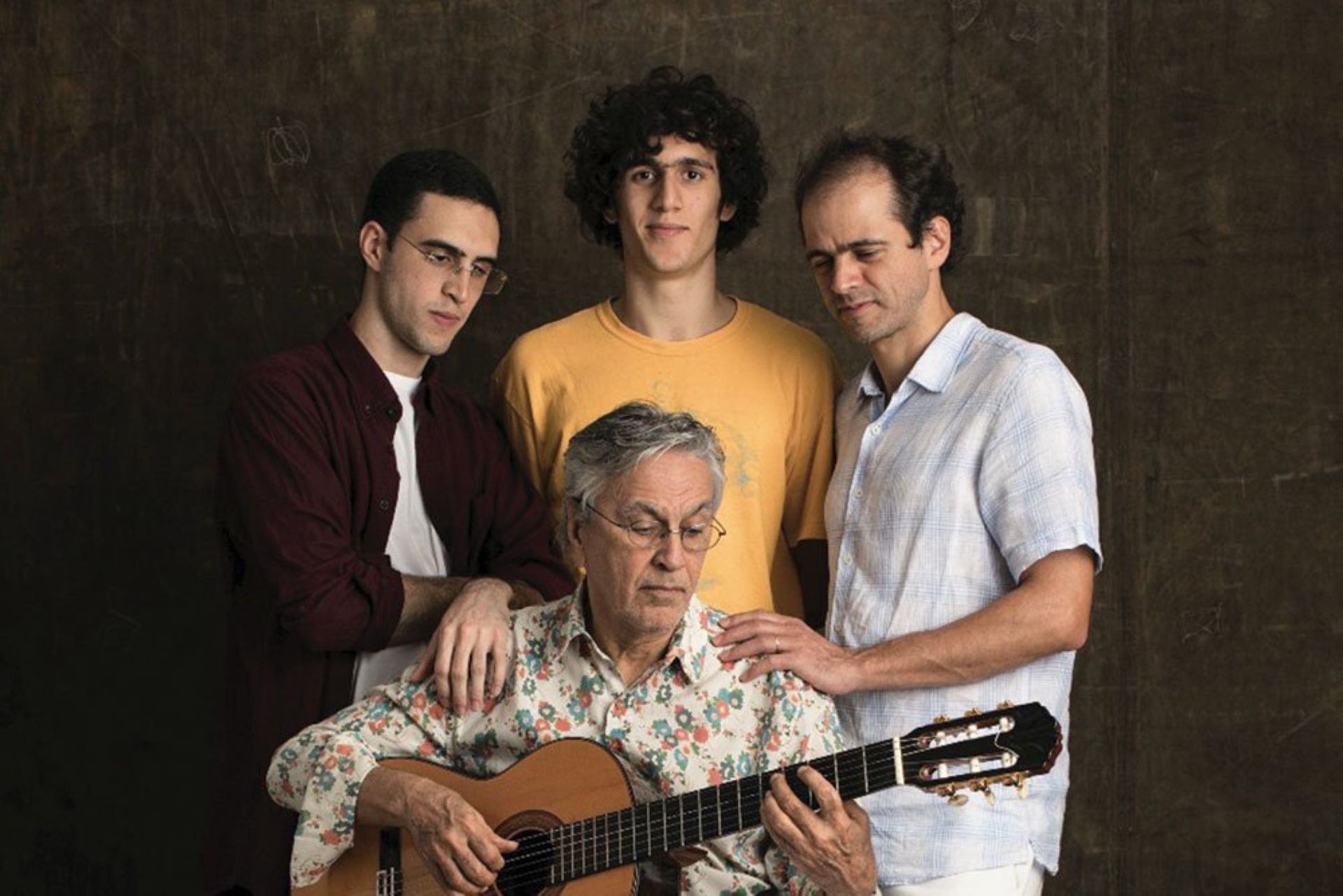 Caetano Veloso (com Zeca, Tom e Moreno)